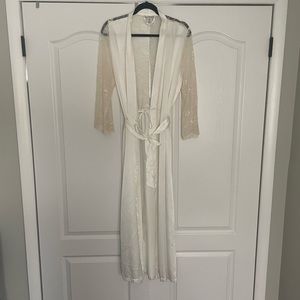 Satin and laces robe